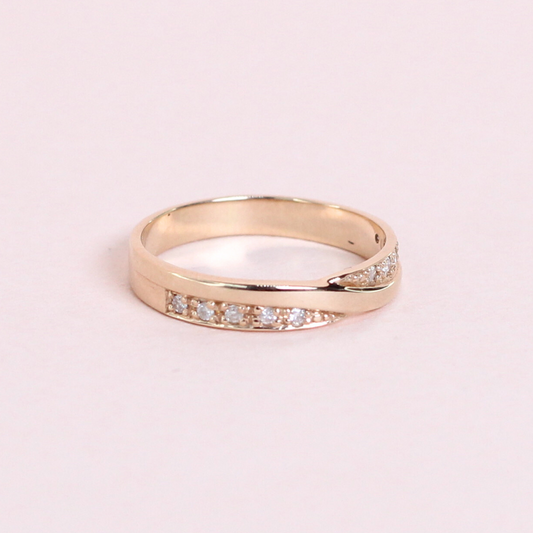 .03cts Round cut Crisscross ring (PH made)
