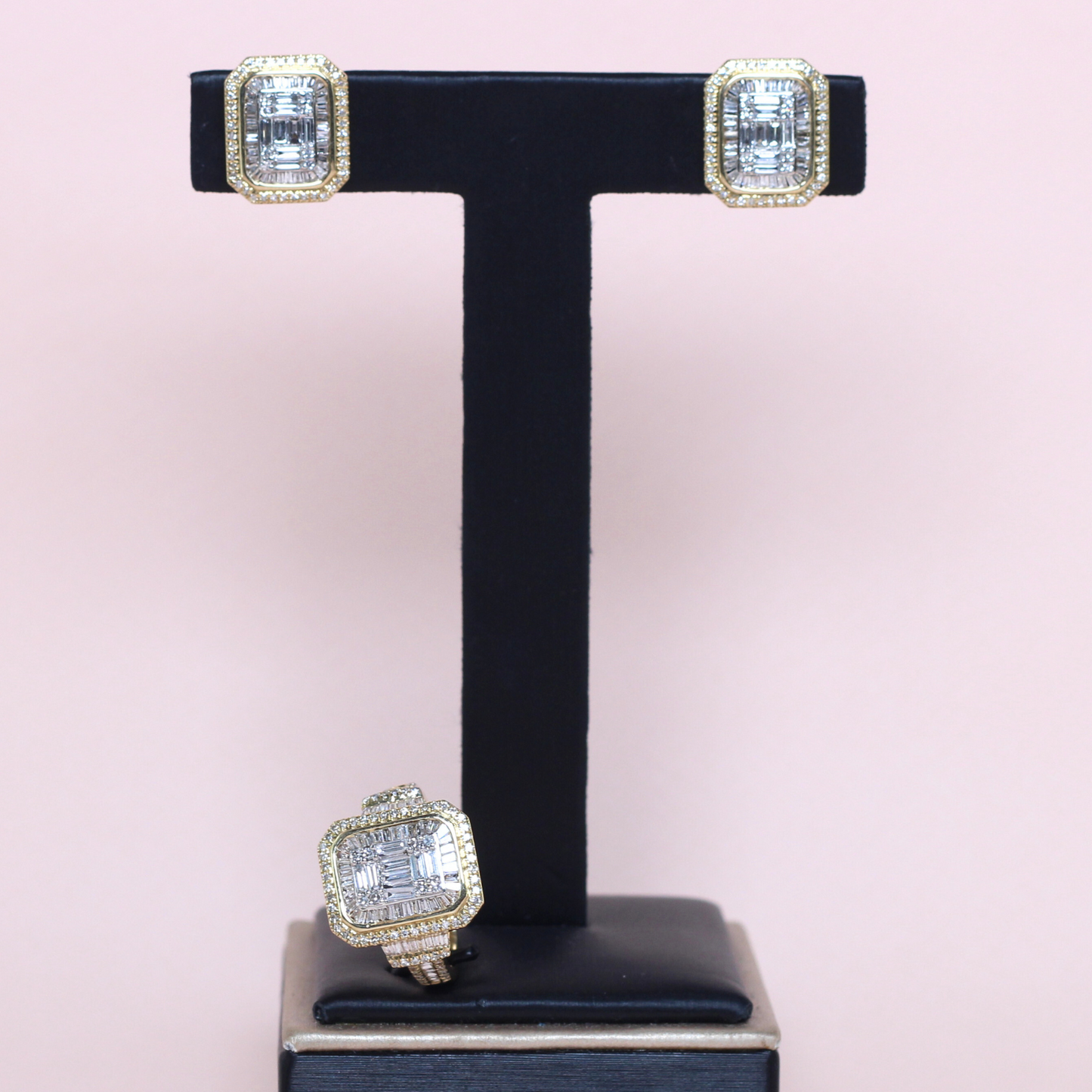 1.90cts Rectangular Cushion Illusion set