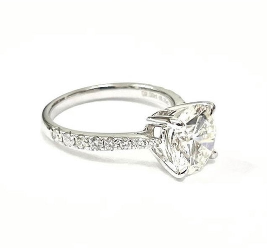 2.20cts Round cut Pavé ring