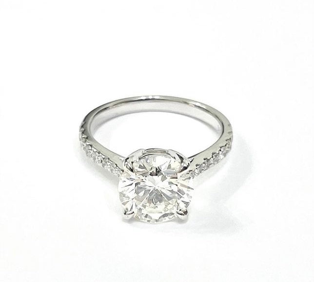 2.20cts Round cut Pavé ring