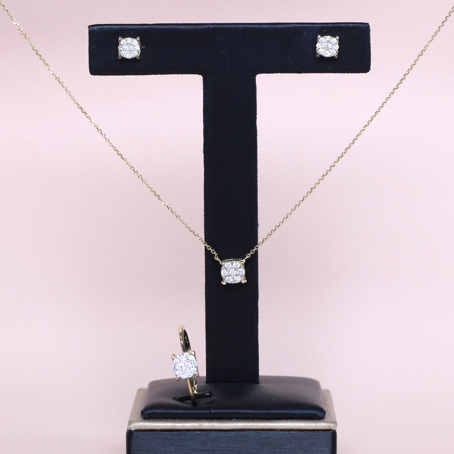 .50cts Round Illusion set