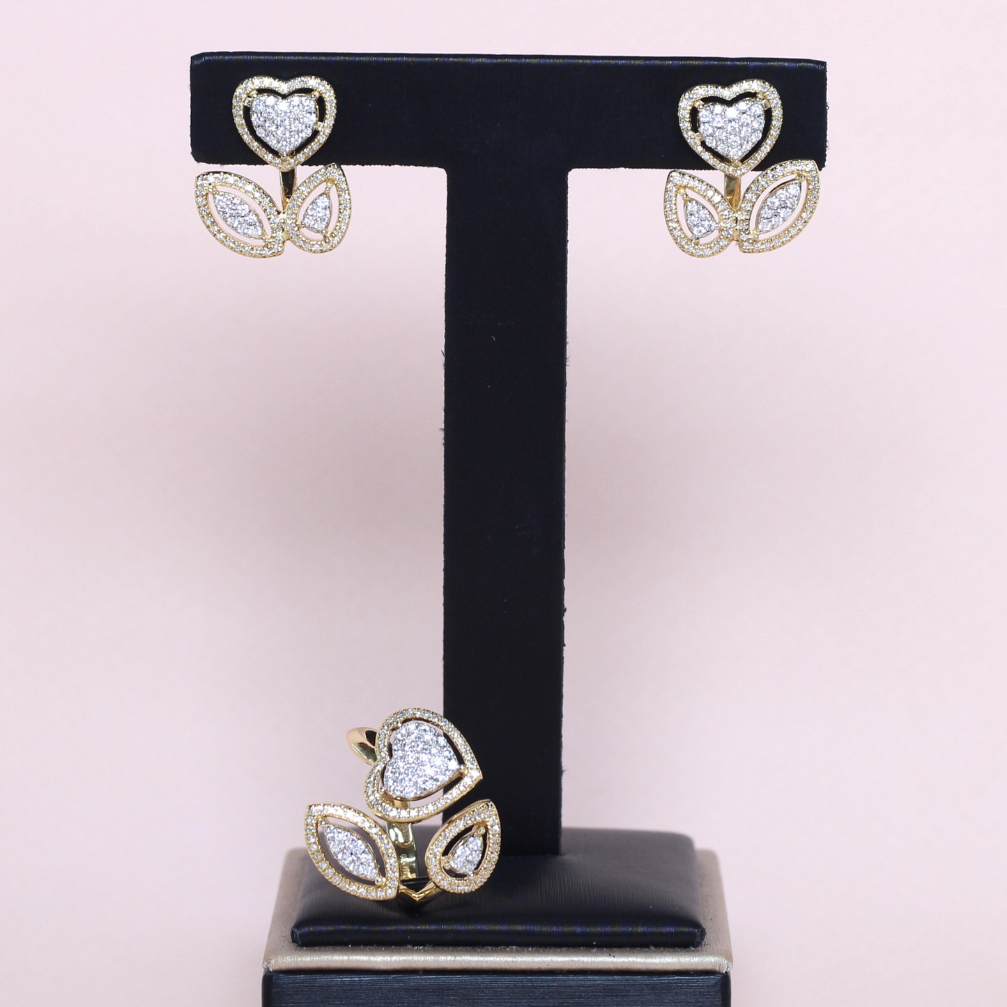 1.30cts Leaf Illusion set with detachable jacket