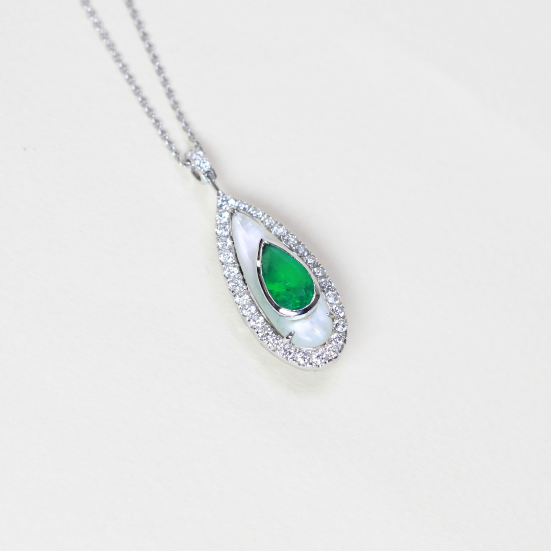 Mother of Pearl elongated necklace