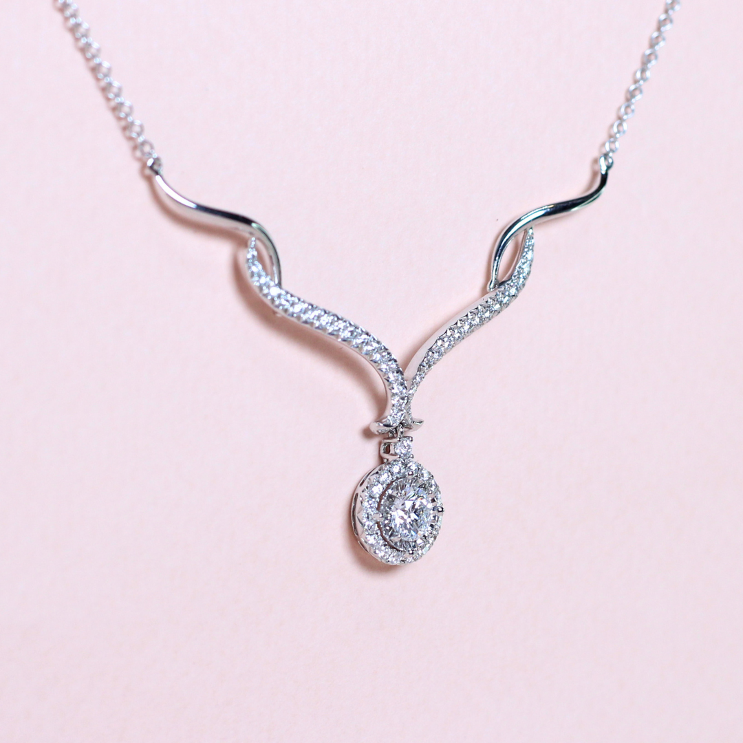 .97cts Round illusion necklace