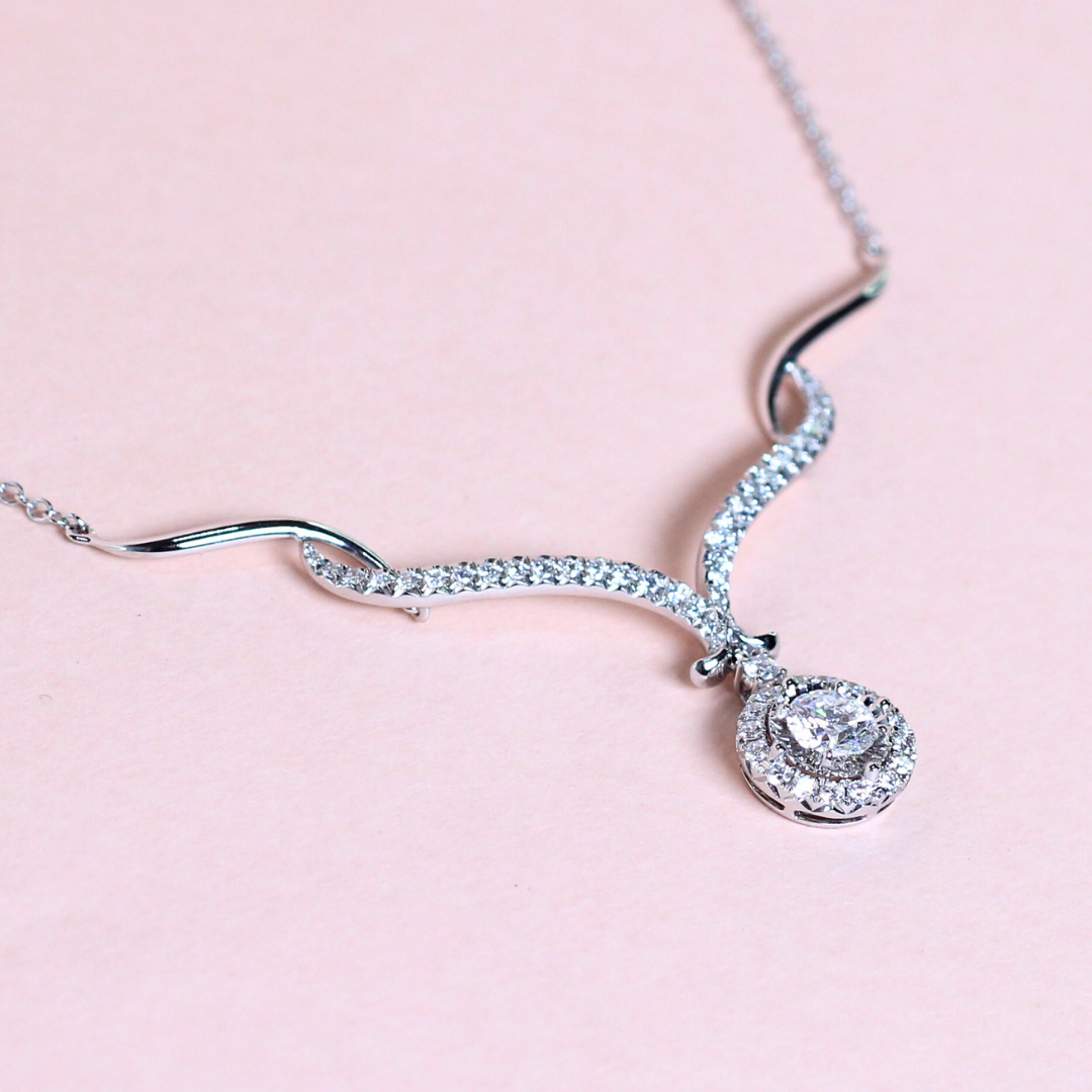 .97cts Round illusion necklace