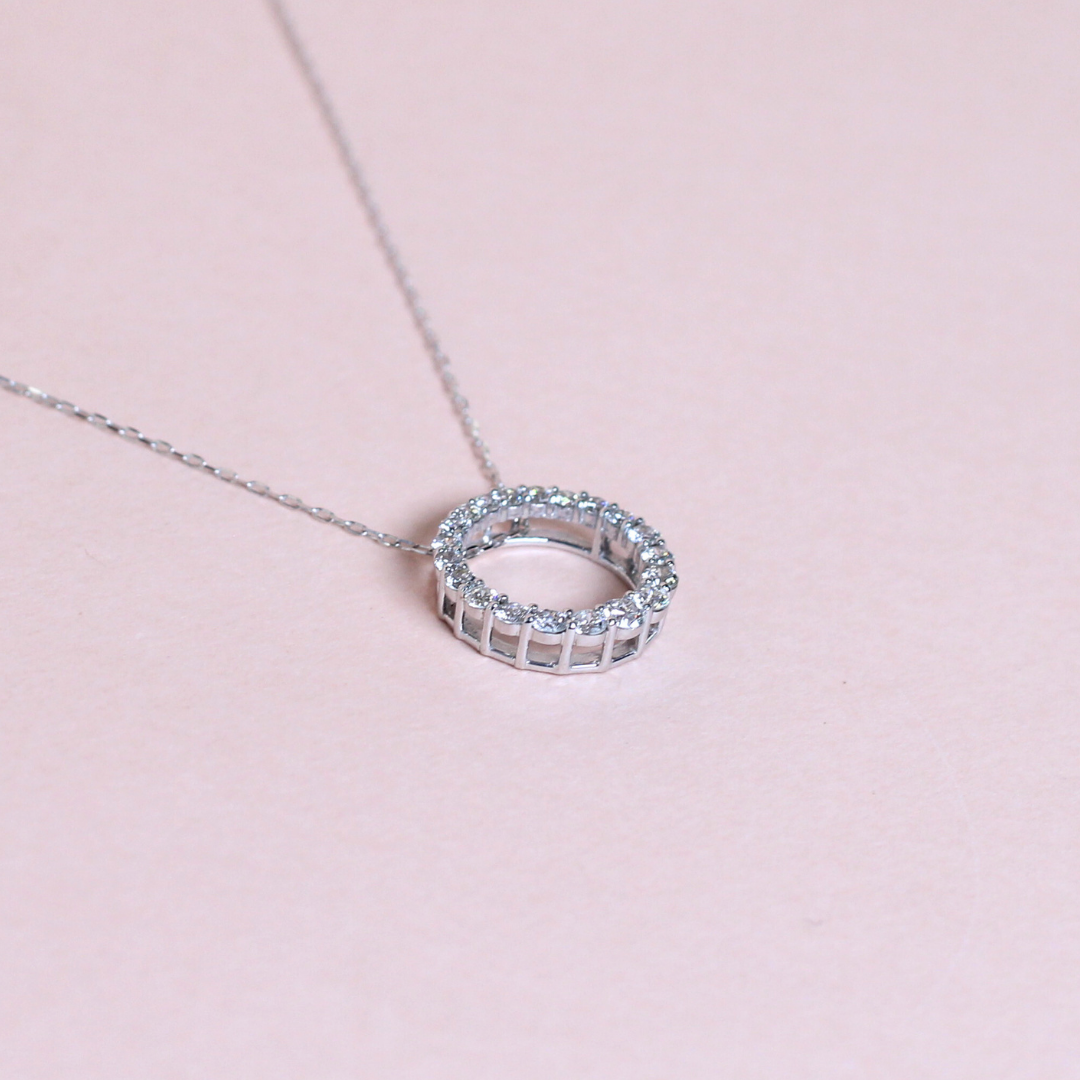 .50cts Graduating Donut necklace