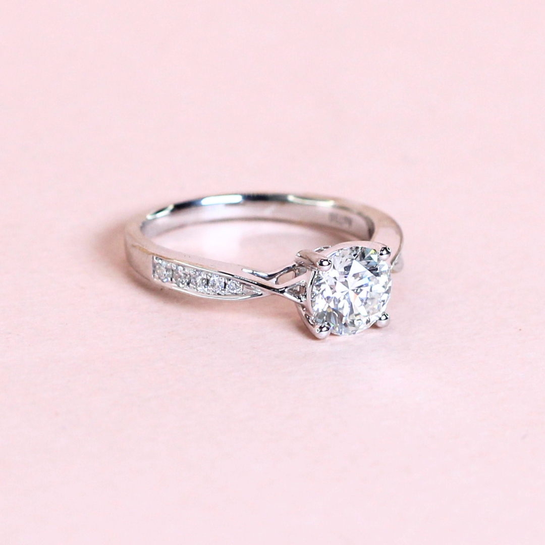 1ct Round cut Channel ring