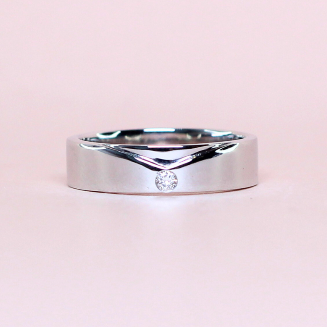 .03ct 5mm V accent solo stone male ring
