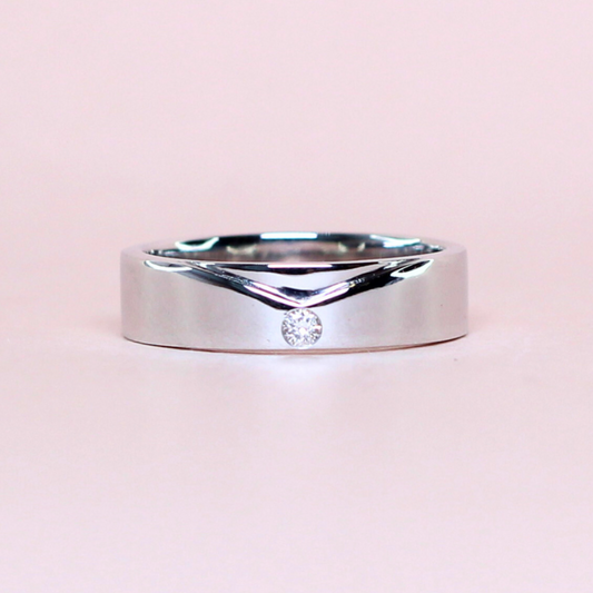 .03ct 5mm V accent solo stone male ring
