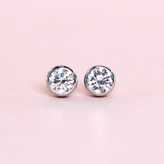 1cts Round cut bezeled stud earrings