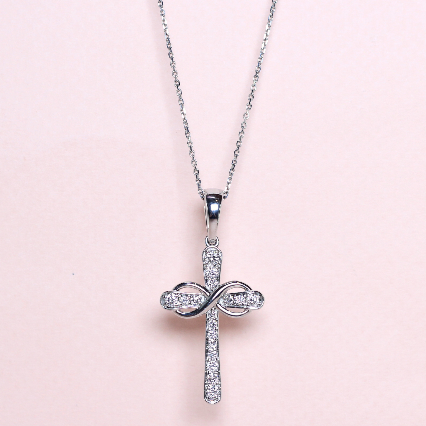 0.571cts Round cut Lab-grown Cross necklace