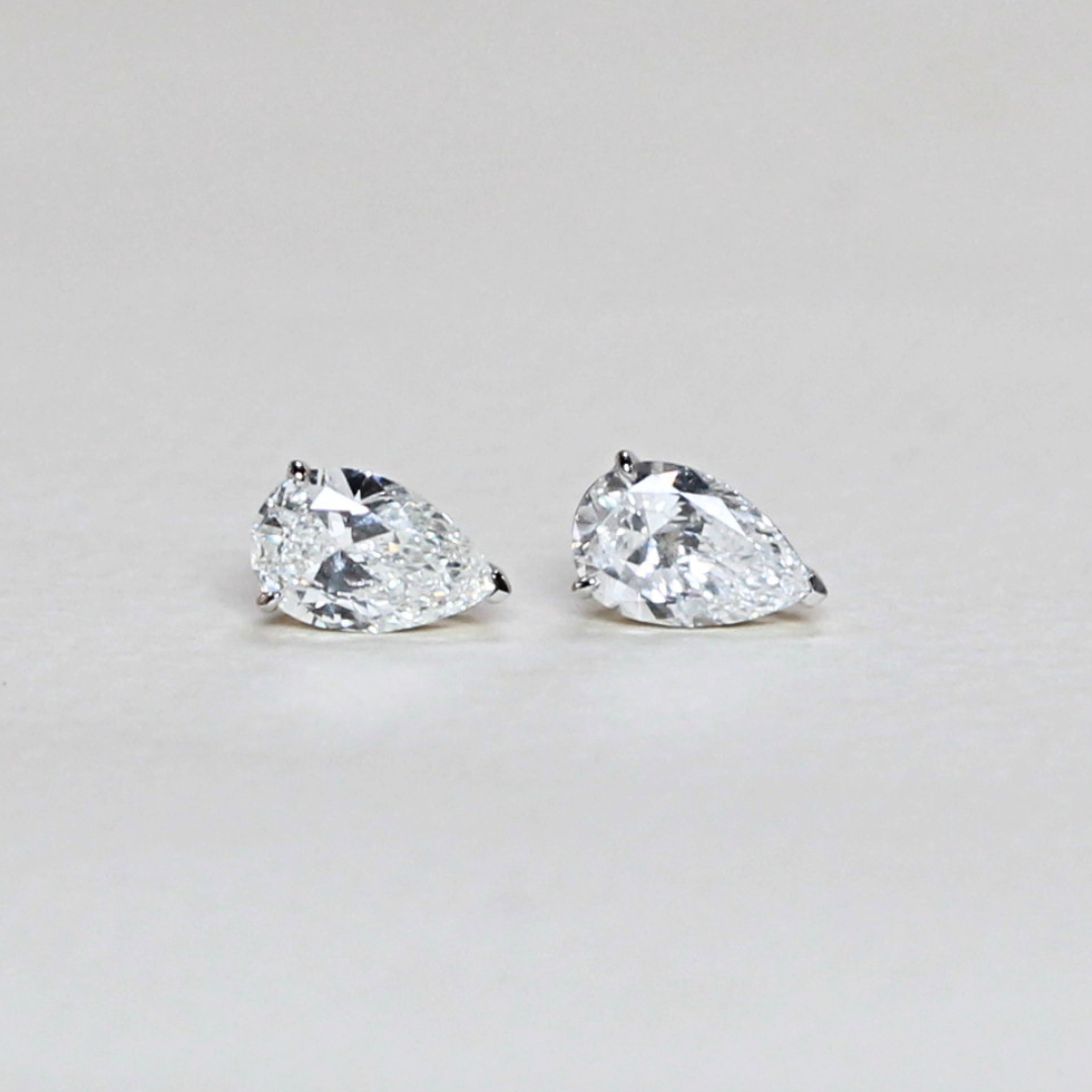 1.06cts  Pear cut Lab-grown Solitaire earrings