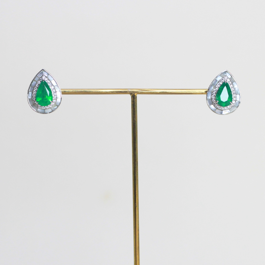 1.91cts Emerald pear cut stud earrings