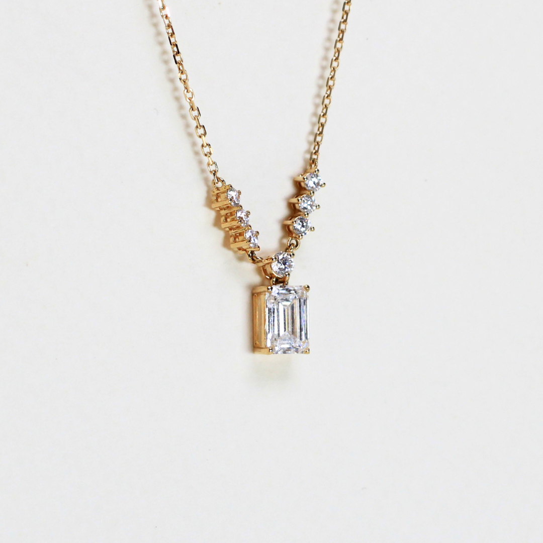 1.39cts Emerald Lab-grown necklace