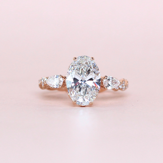 4.22cts Oval cut Lab-grown ring on Twisted band