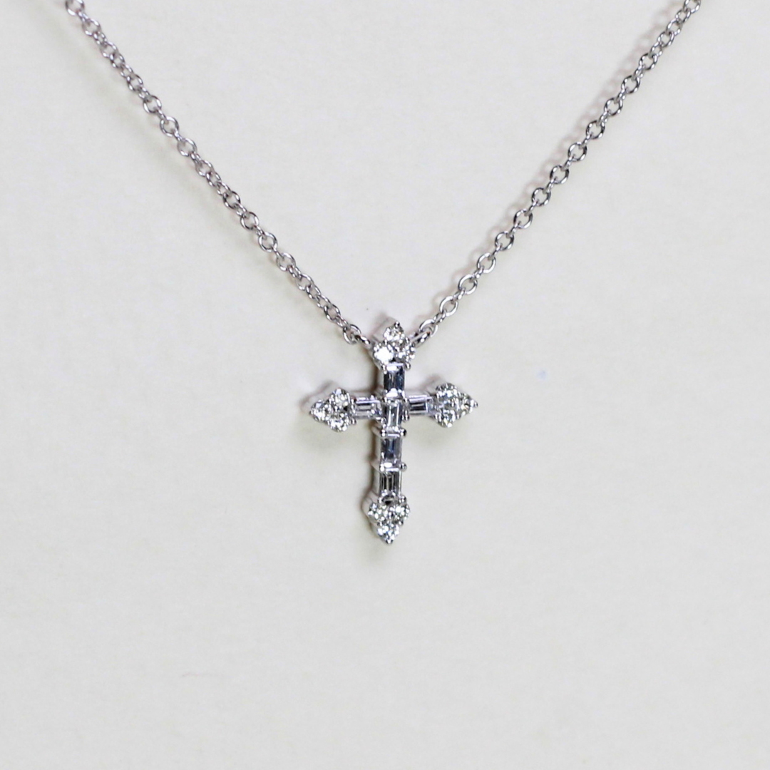 .17cts Cross necklace