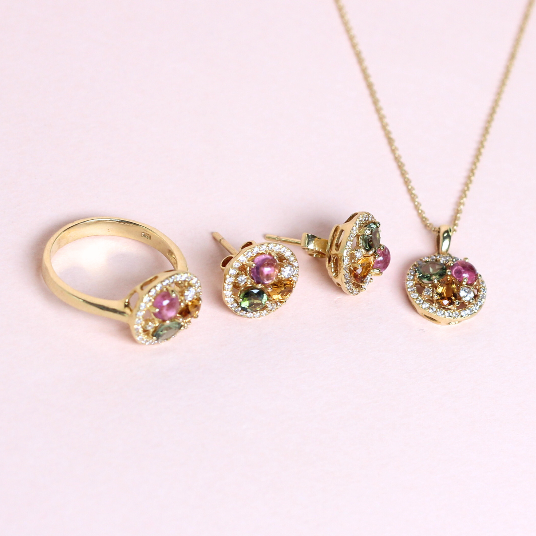 Multicolored sapphire set