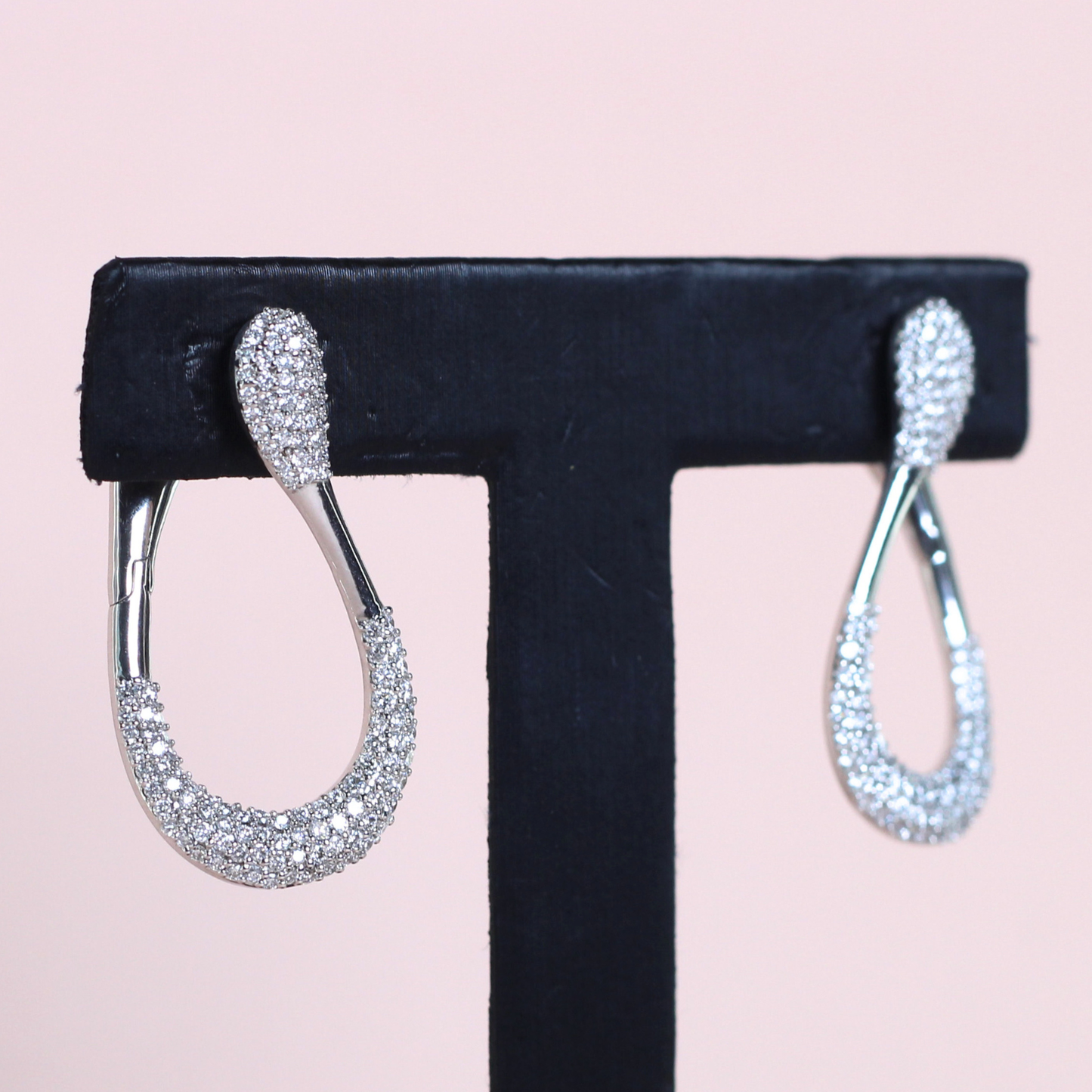 1.605cts Lab-grown Elongated Hoop earrings