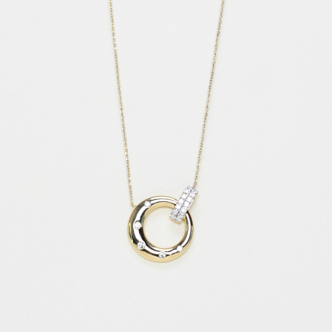 .30cts Round modified pendant necklace