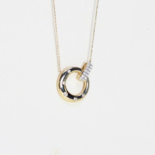 .30cts Round modified pendant necklace