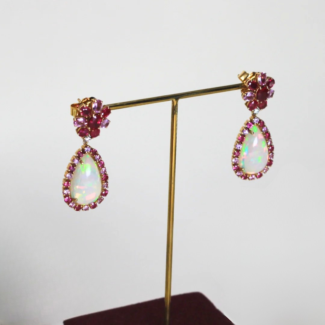 7.72ct Pear Dangling earrings