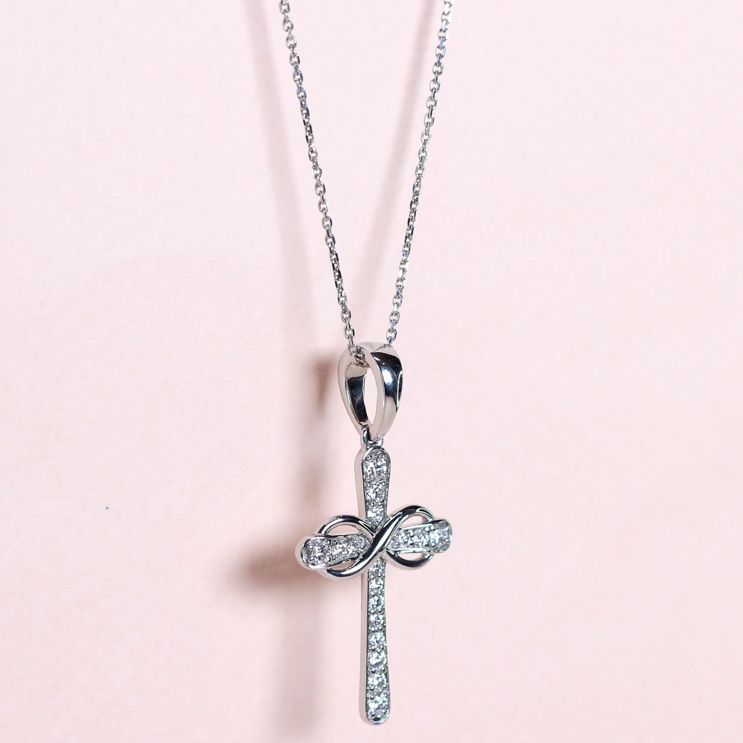 0.571cts Round cut Lab-grown Cross necklace