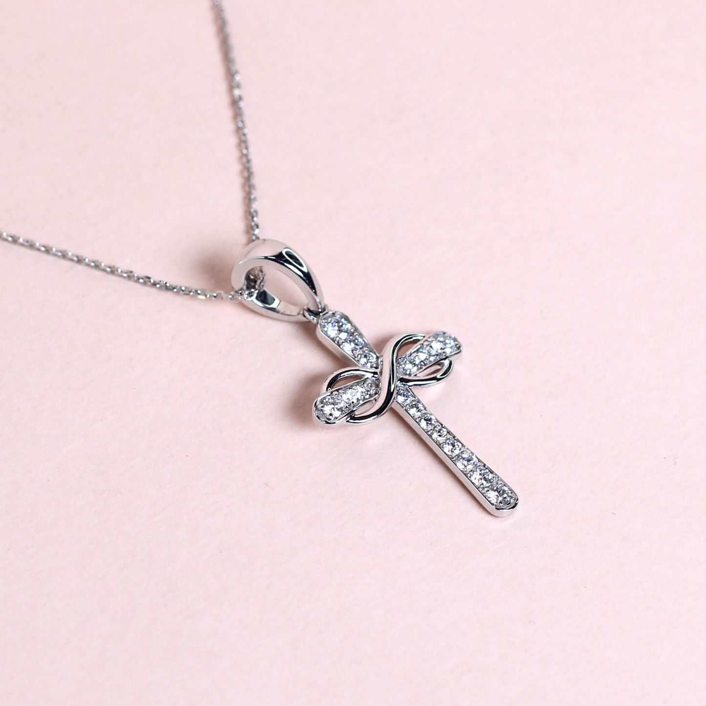 0.571cts Round cut Lab-grown Cross necklace