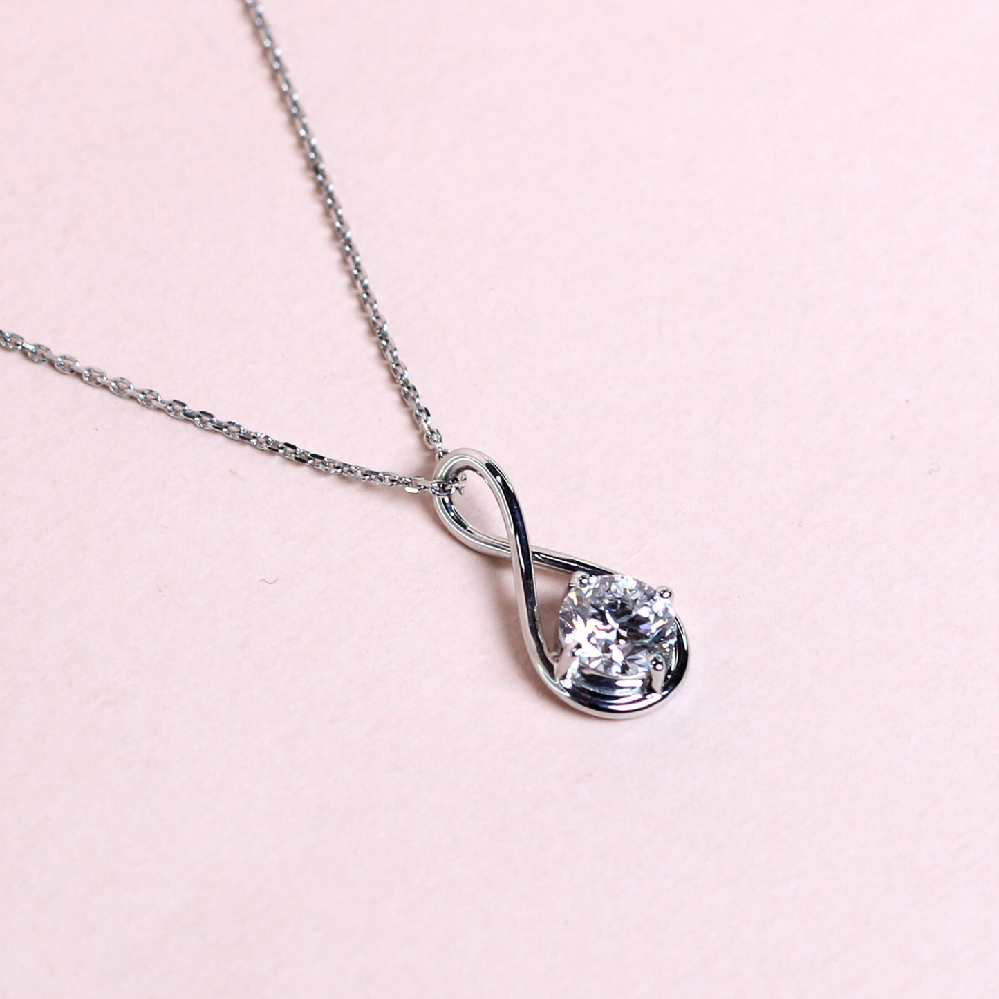 1.06ct Round cut Lab-grown necklace