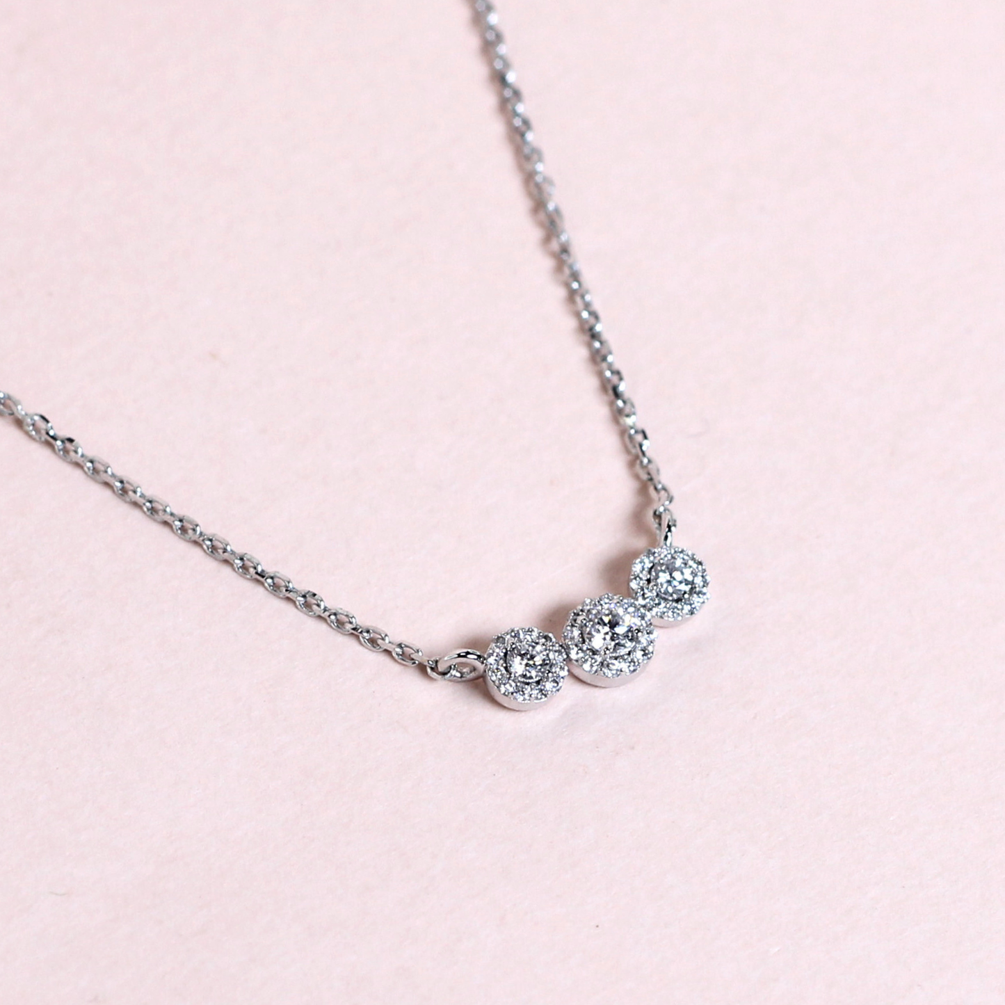 1.44cts Trilogy illusion Lab-grown necklace