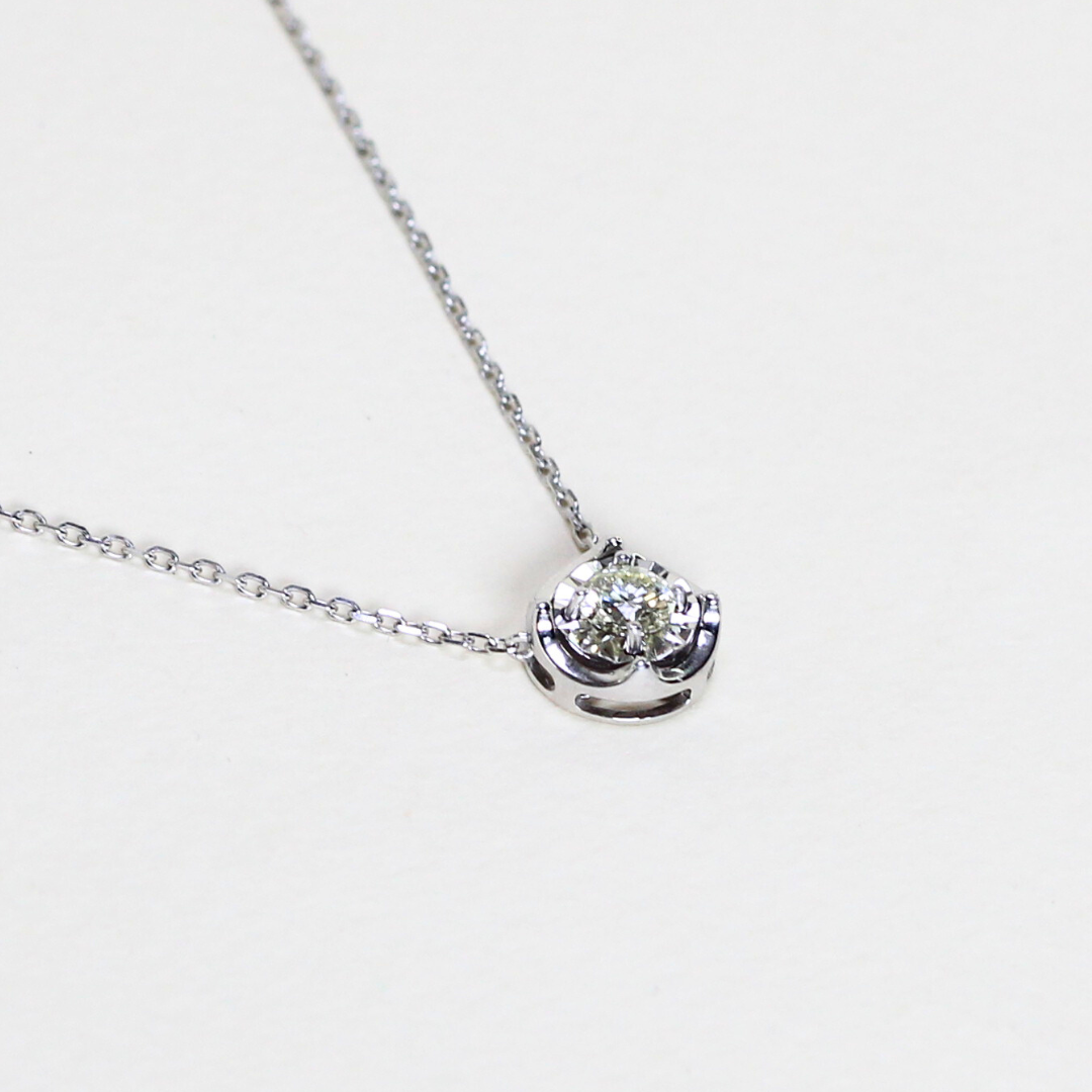 .30ct Solitaire necklace with enlarger