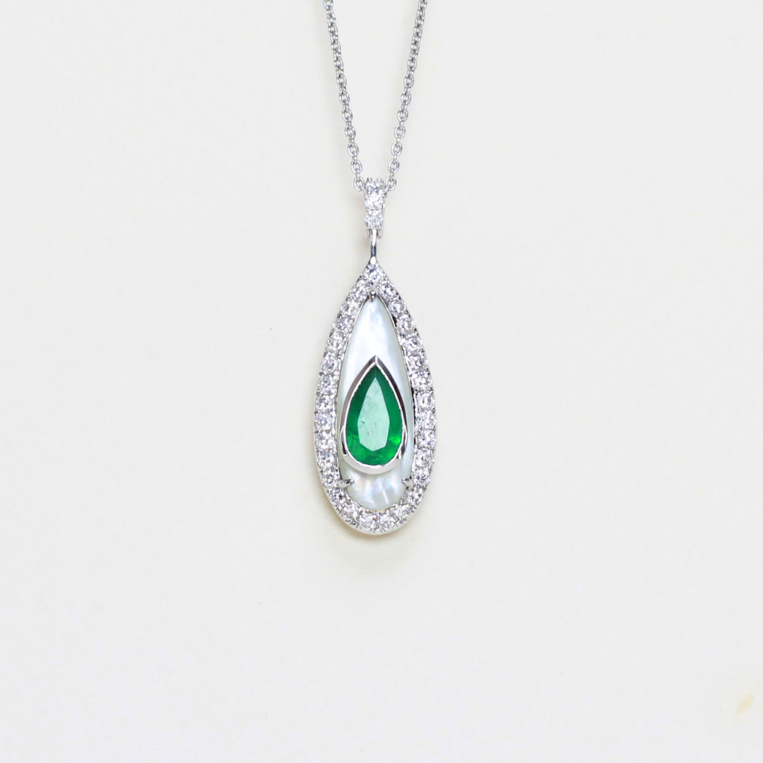 Mother of Pearl elongated necklace