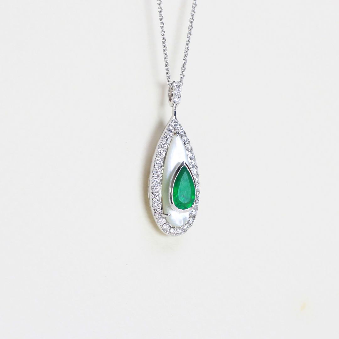 Mother of Pearl elongated necklace