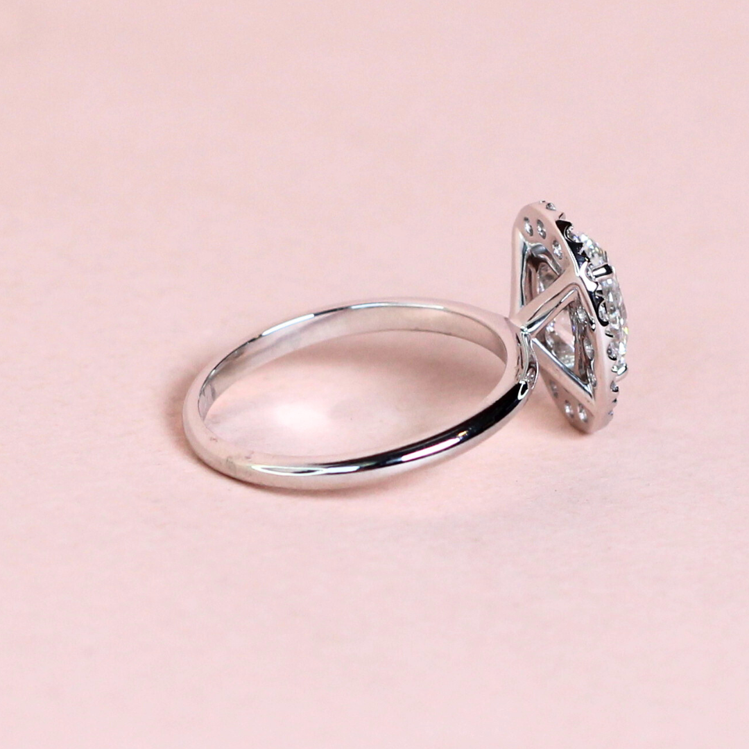 1.46cts Oval ring with halo