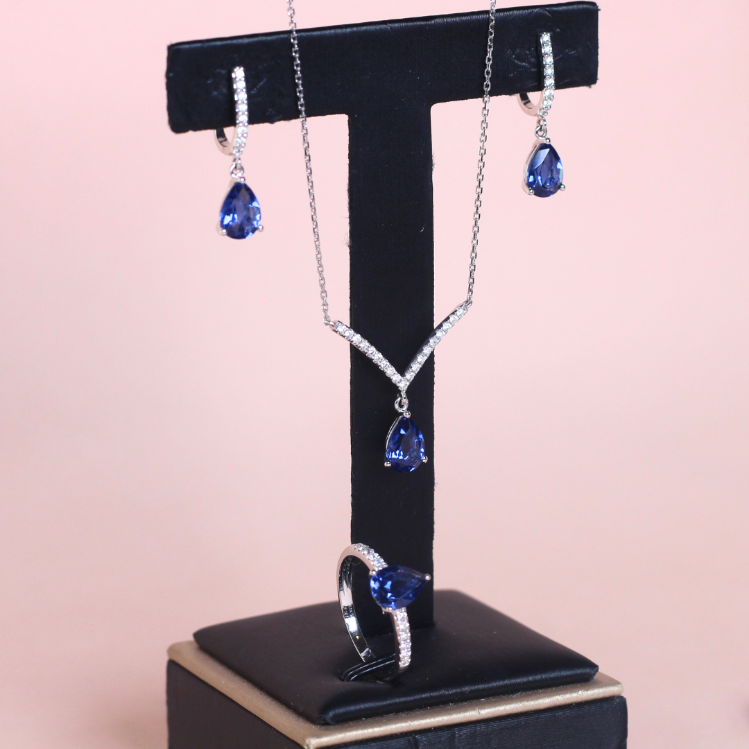 3.5cts Blue Sapphire set