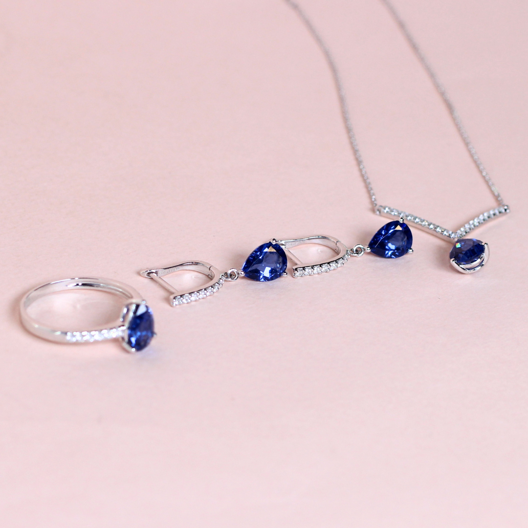 3.5cts Blue Sapphire set