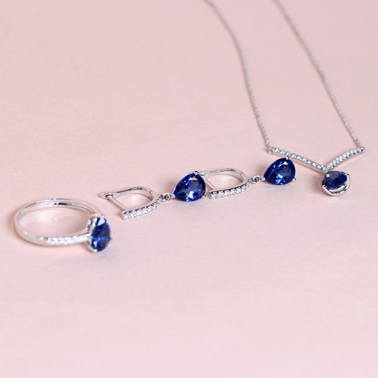 3.5cts Blue Sapphire set