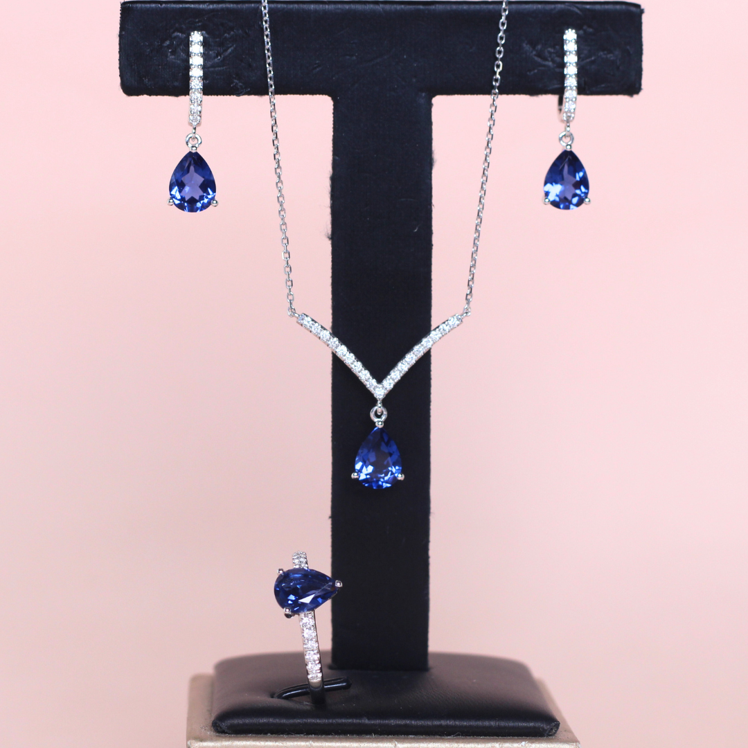 3.5cts Blue Sapphire set