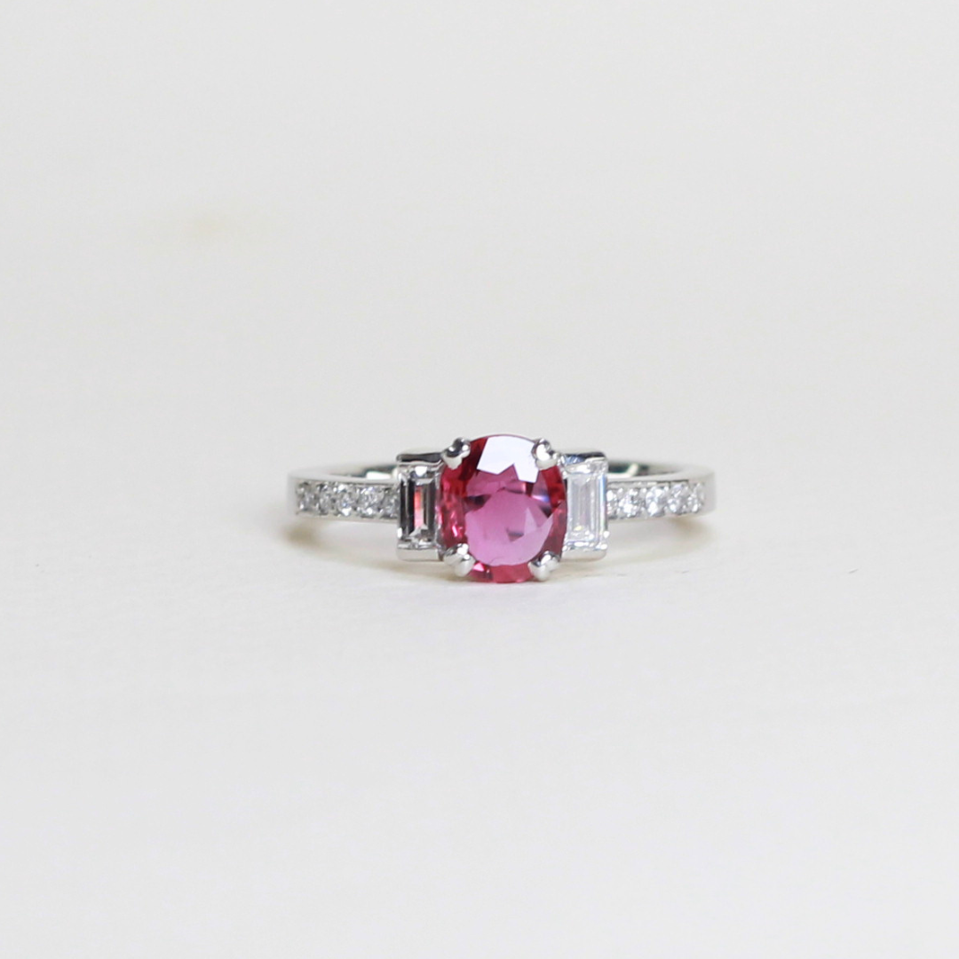 1.086ct Oval cut Ruby ring