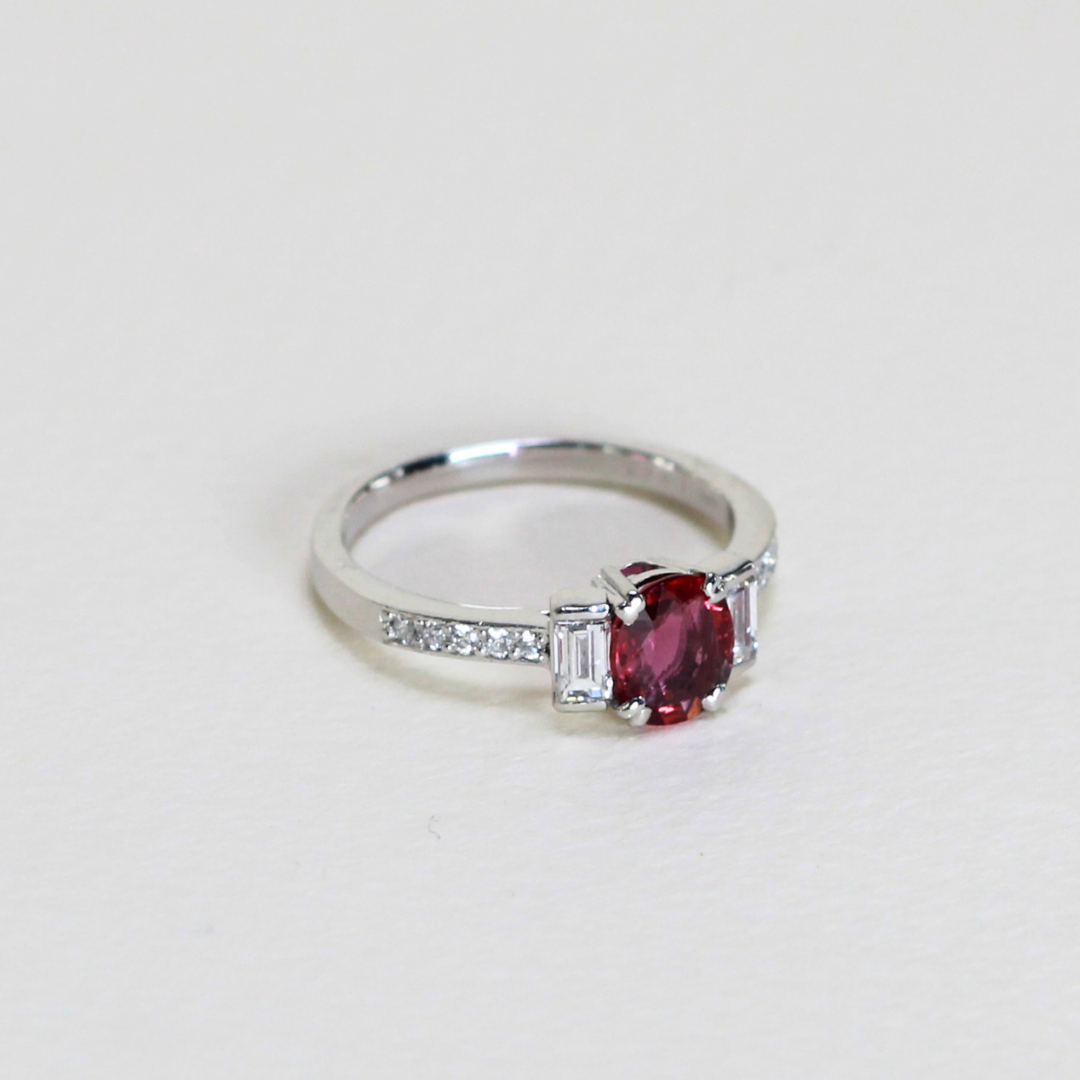 1.086ct Oval cut Ruby ring