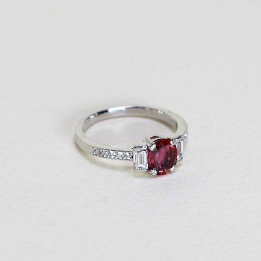 1.086ct Oval cut Ruby ring
