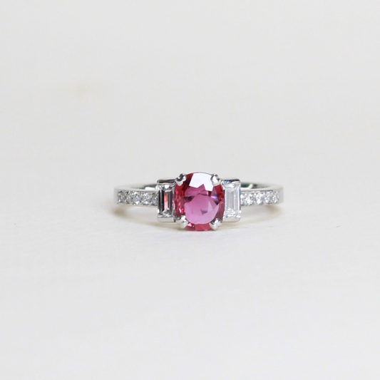 1.086ct Oval cut Ruby ring