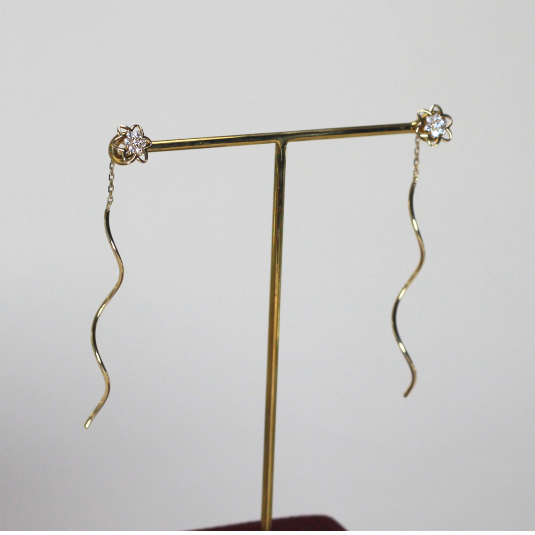 .05cts Swirl dangling earrings