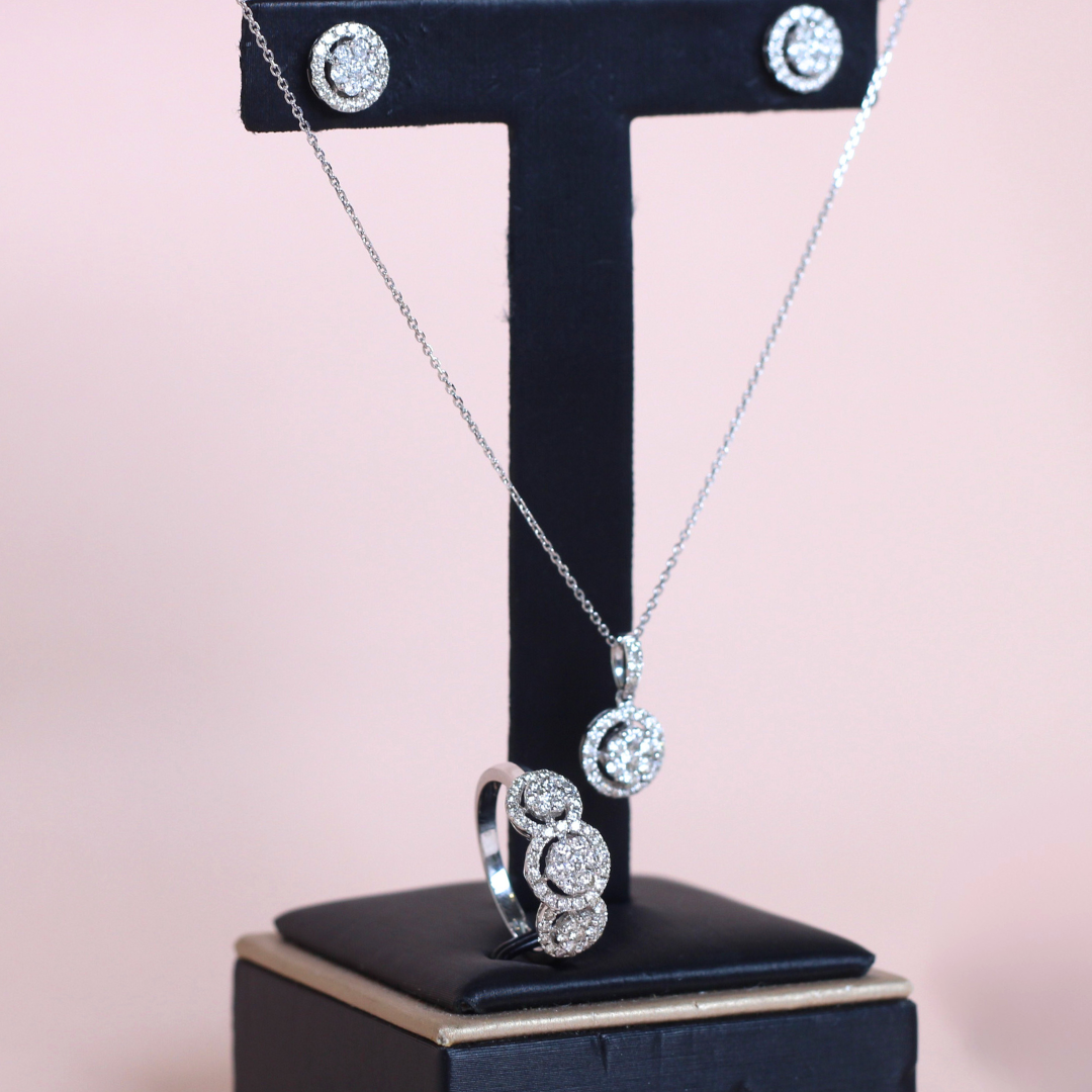 2cts Round Illusion set with halo- chain included