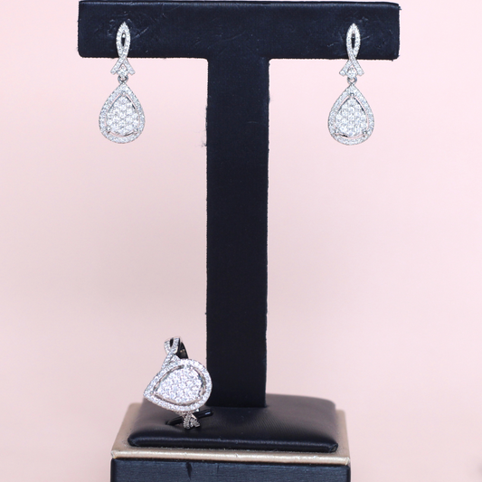 2cts Pear illusion set with halo