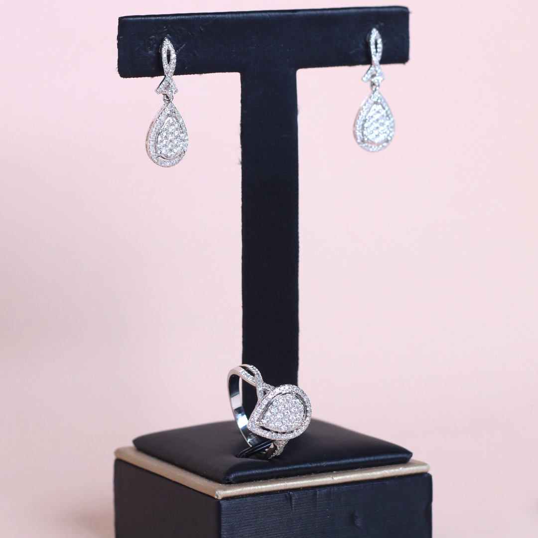 2cts Pear illusion set with halo