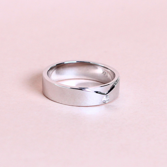 .03ct 5mm V accent solo stone male ring