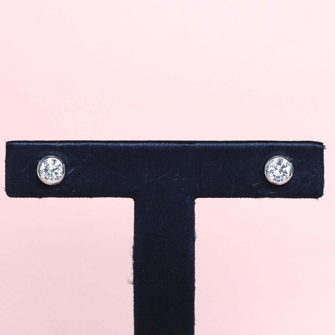1cts Round cut bezeled stud earrings