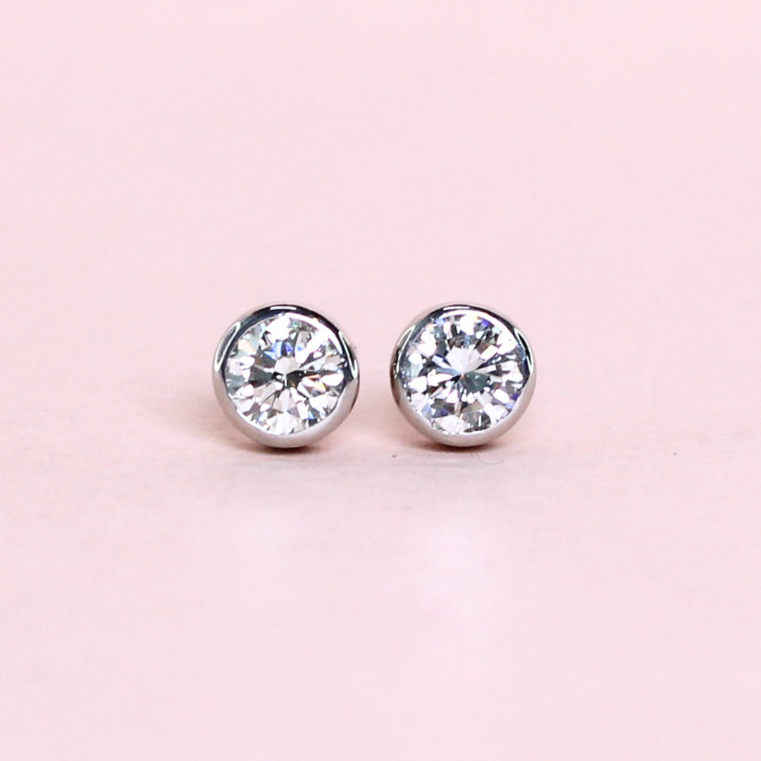 1cts Round cut bezeled stud earrings